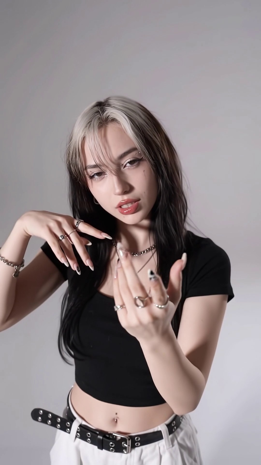 Grit & Grace lookbook — pose
